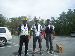 上位入賞者、向かって左から、2位の山口さん、優勝の小栗さん、3位の根木さん。