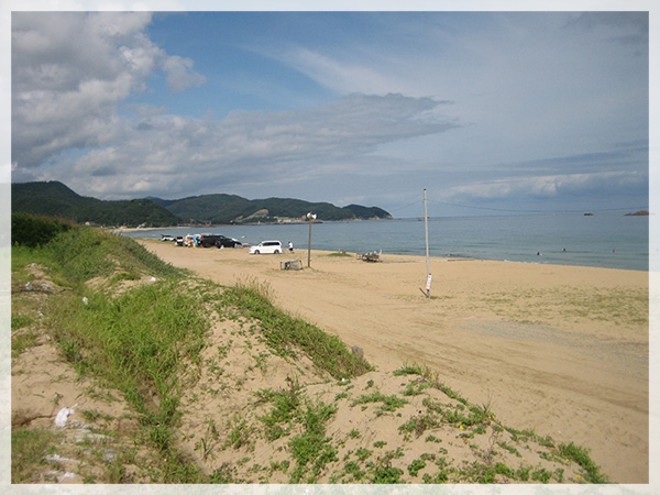 2014年8月31日、京都府京丹後市葛野浜での釣り場風景。
