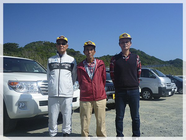 優勝の山内公二郎さん（中央）、2位の二村健一（向かって左）、3位の高田博之さん（向かって右）。