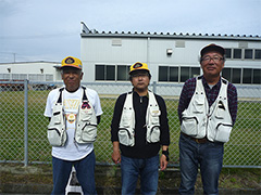 優勝の森川剛光さん（中央）、2位の堀内良通 （向かって左）、3位の根木裕己さん（向かって右）。
