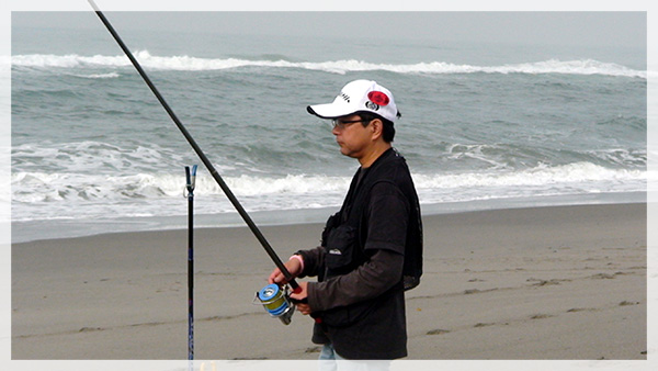 2011年6月12日のダイワSBC福田にて撮影。荒れた福田海岸で瀬の内側を釣る。 