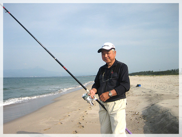 2014年5月24日、鳥取県弓ヶ浜海岸でのキス釣り　大阪投友会・廣瀬会長。
