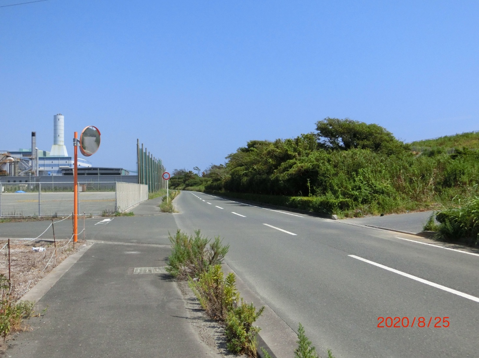 「さざんか通り」を西進し、「浜松市西部清掃工場」南を通過すると、篠原海岸の駐車場があります。