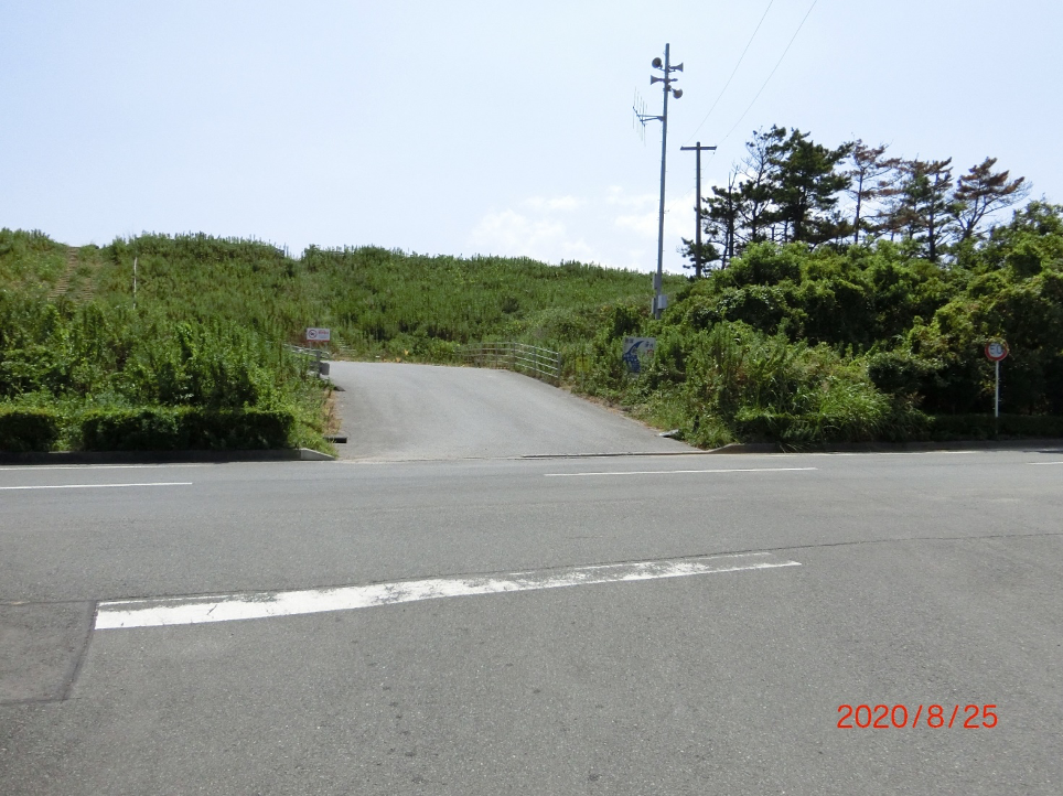 篠原海岸の駐車場出入口です。 