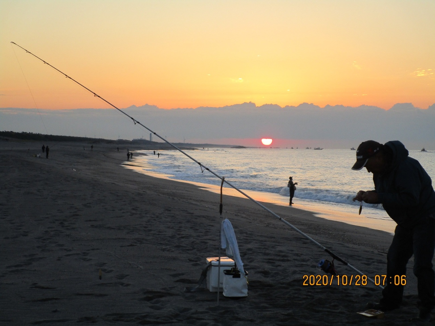朝焼けの倉松海岸「朝は少し寒いっす」／2020年10月28日・（水曜日）
