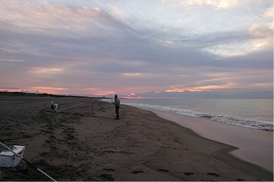 ベタ凪ぎの米津海岸の日の出です。（2020年10月27日・火曜日）