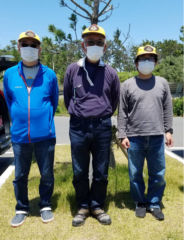 2021年5月30日（日曜日）、浜松サーフF.C.　第2回定例会上位者優勝　鈴木泰夫さん（中央）2位森川さん（右）3位二村さん（左）