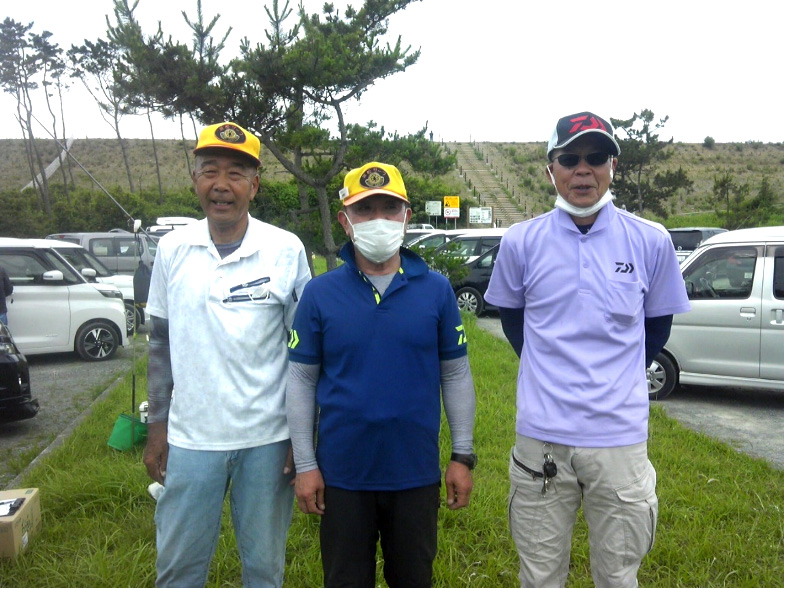 2021年6月13日（日曜日）、浜松サーフF.C.　第3回定例会上位者優勝　生駒さん（中央）２位小林さん（左）３位辻さん（ゲスト）（右）