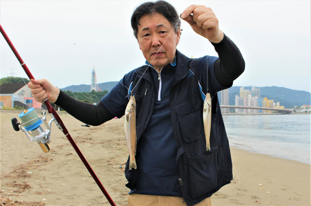 キス釣り堪能！ダブルでゲット…和歌山・浜の宮ビーチ
