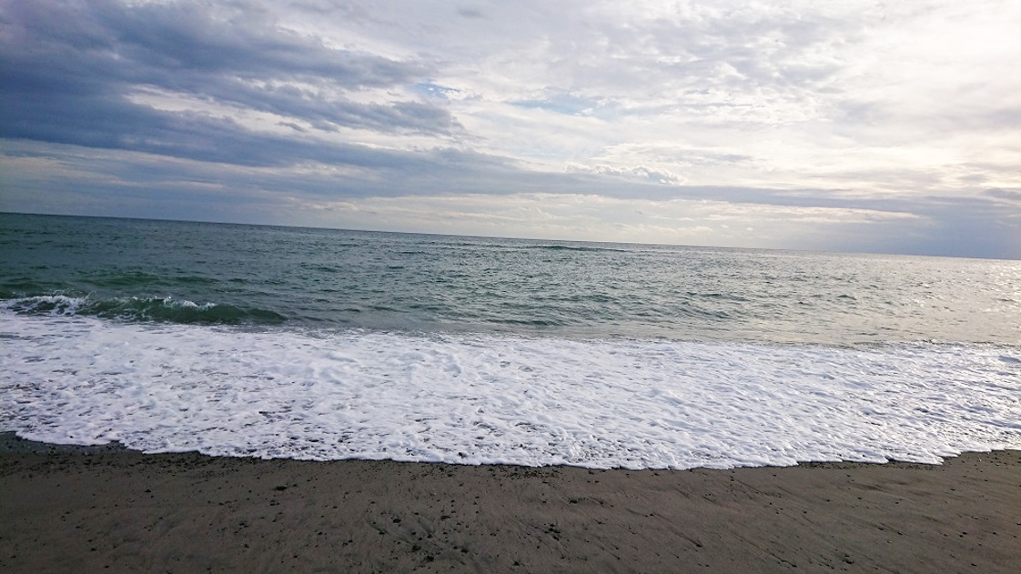 静かな米津海岸。（2021年10月24日/日曜日）